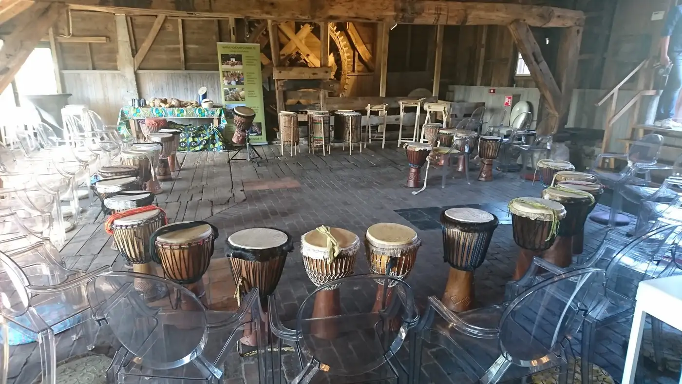 Djembé opstelling bij een workshop